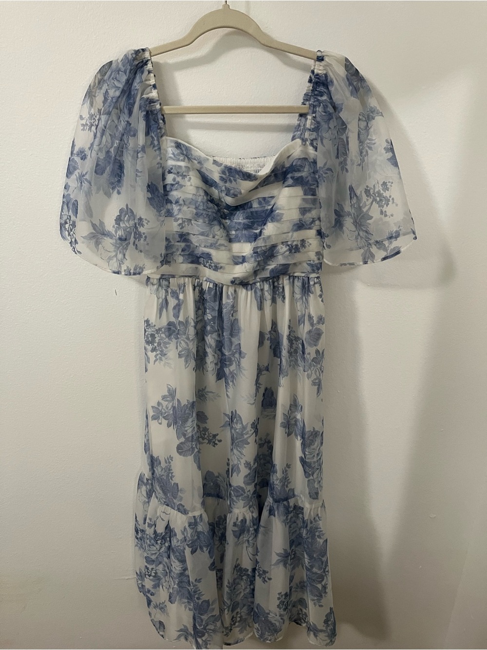 Abercrombie & Fitch SIZE M White and Blue Floral Puff-Sleeve Midi Dress
